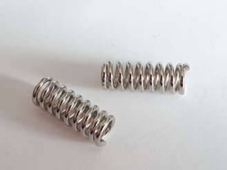 Přítlačná pružina extruderu